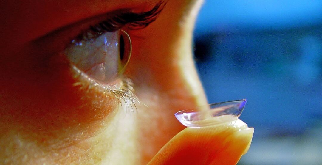 Passo a passo para fazer a limpeza de lentes de contato