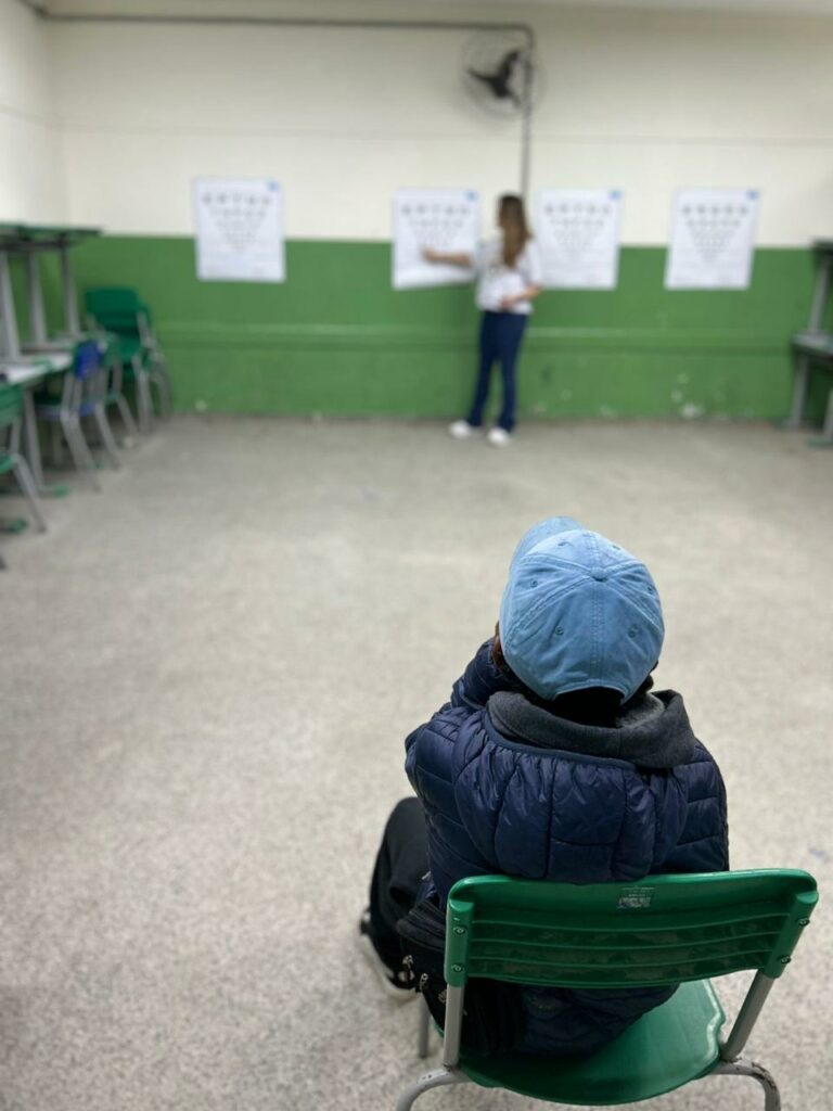 Img Jovem Exame Visual Escola Enxergando O Futuro